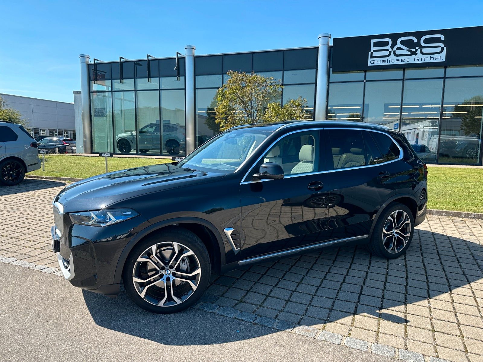 Fahrzeugabbildung BMW X5 40i xDrive ACC,HUD,HARMAN,PANO,360,SOFTCL,21"