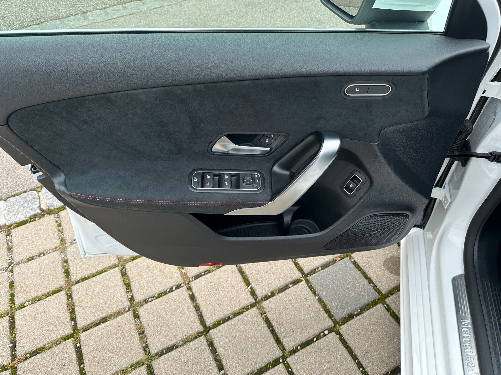 Fahrzeugabbildung Mercedes-Benz A 250e AMG Line, PANORAMA,LED,KAMERA,Usw