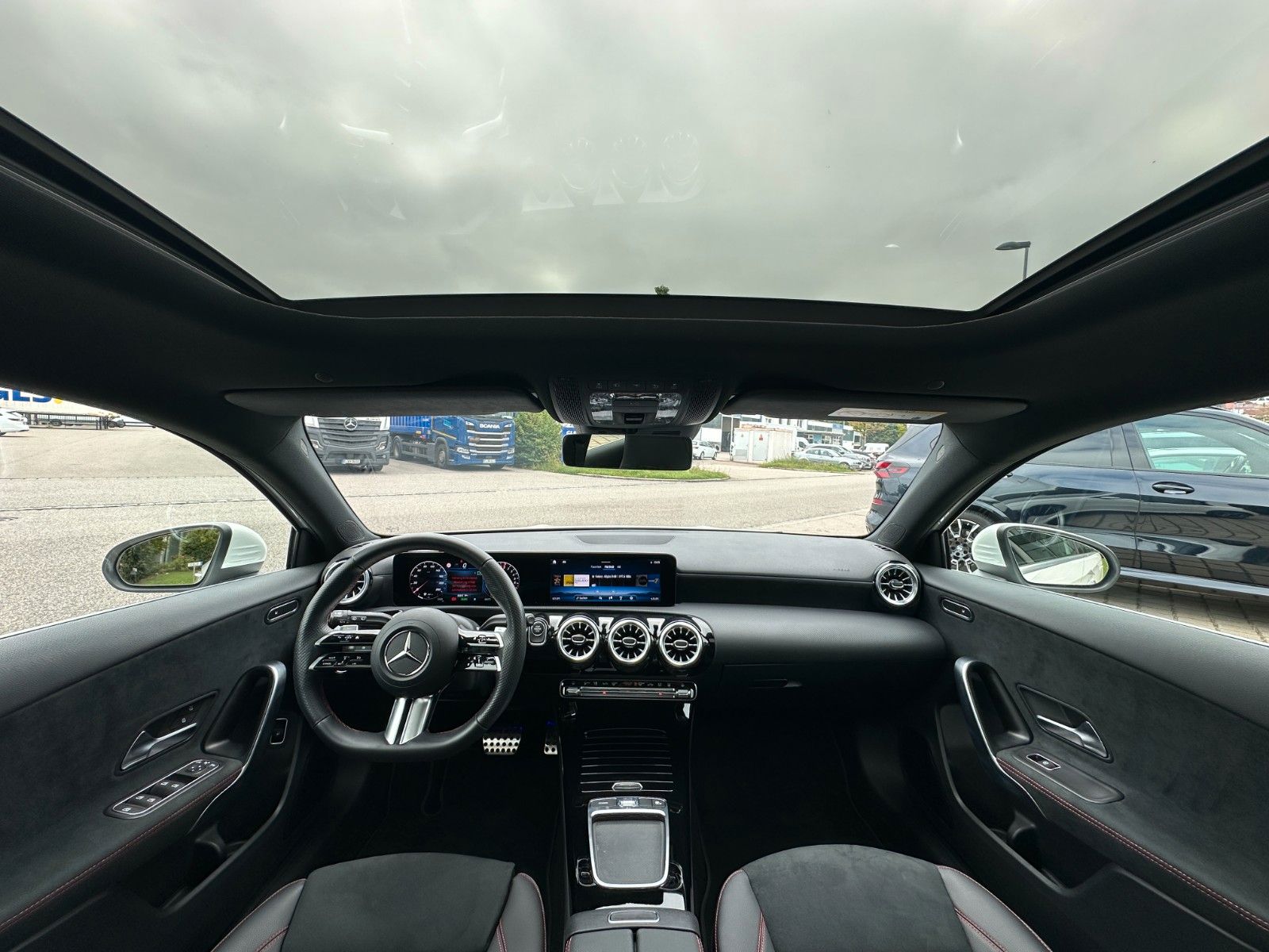 Fahrzeugabbildung Mercedes-Benz A 250e AMG Line, PANORAMA,LED,KAMERA,Usw