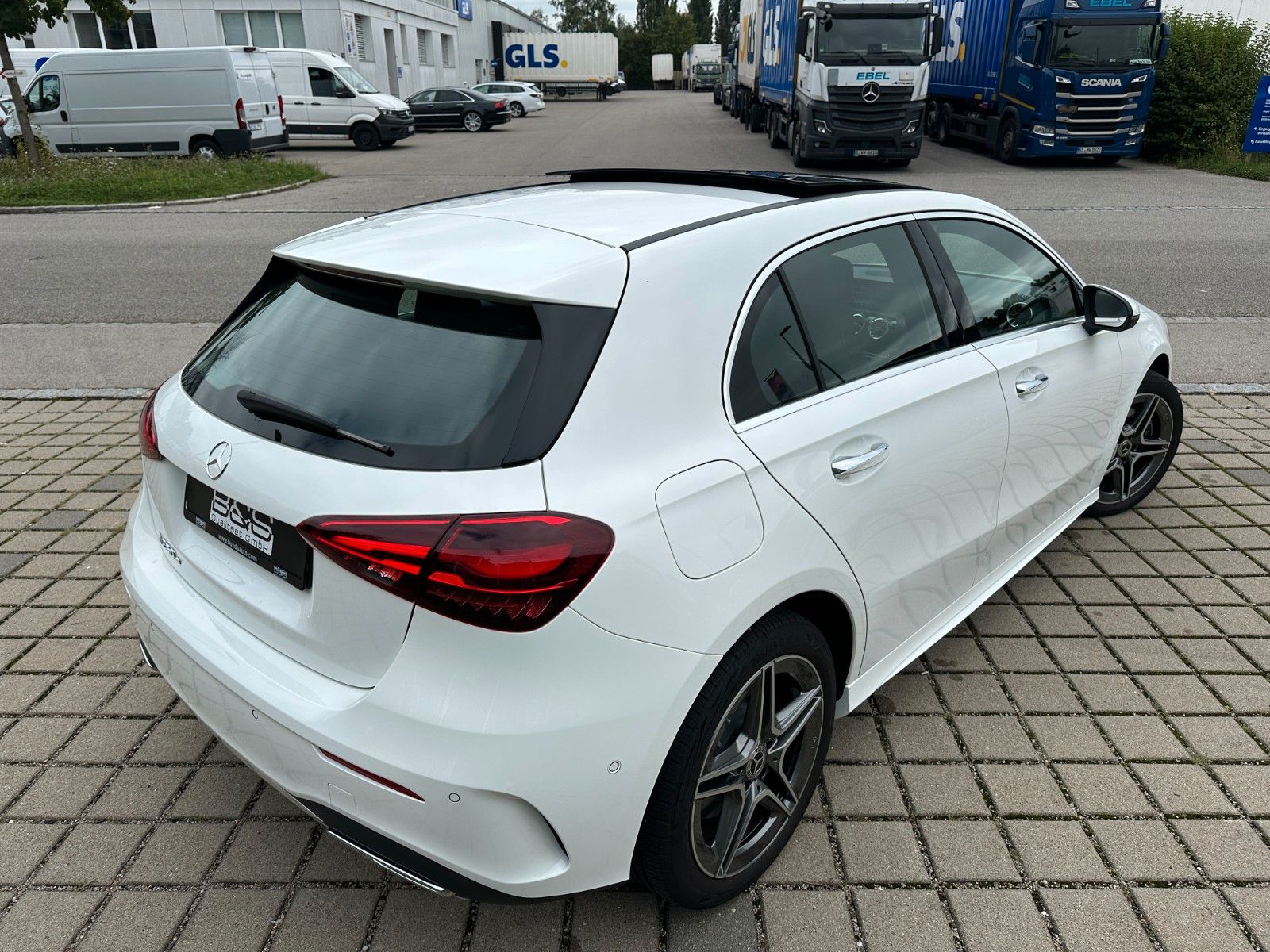 Fahrzeugabbildung Mercedes-Benz A 250e AMG Line, PANORAMA,LED,KAMERA,Usw