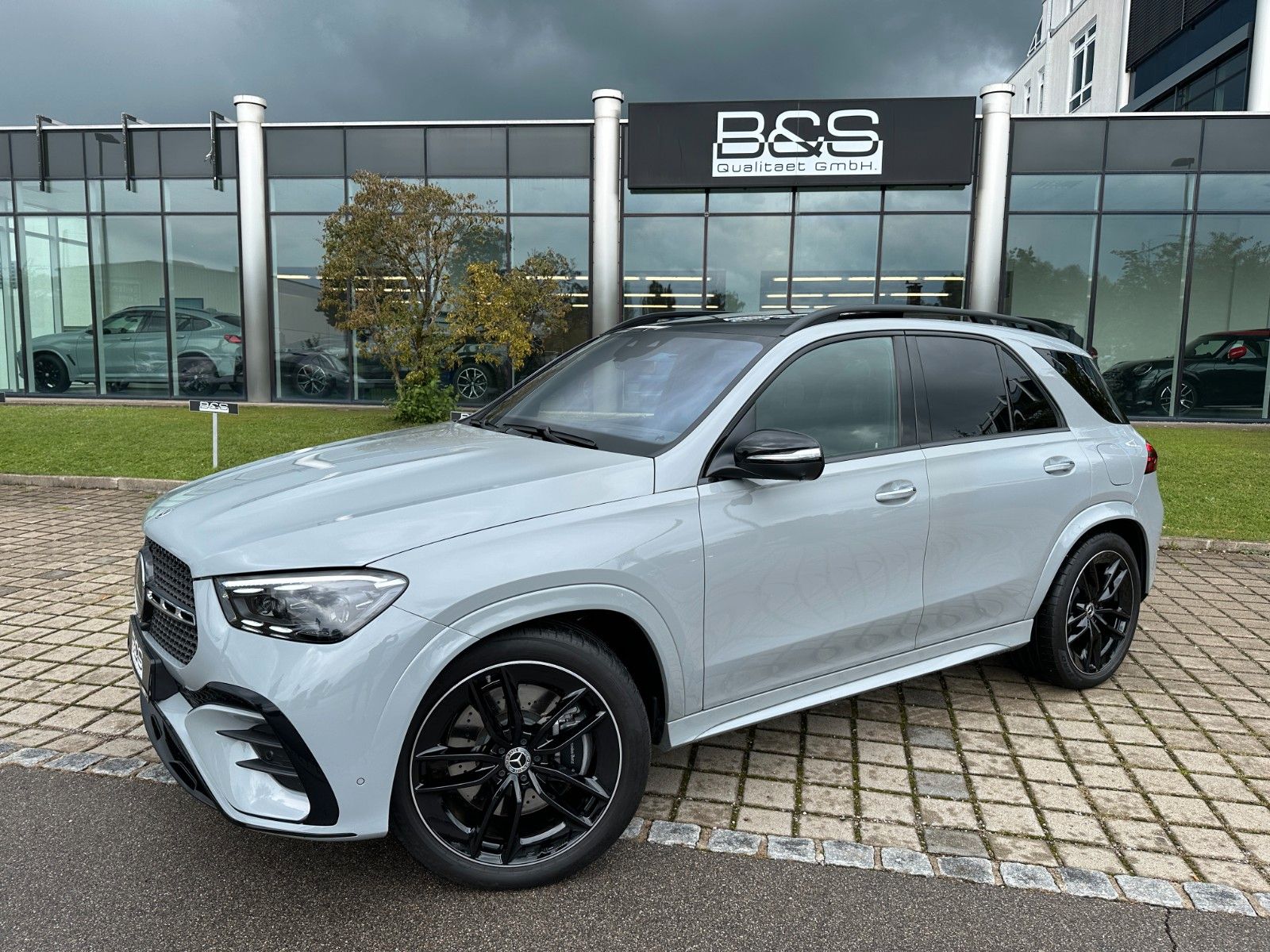 Fahrzeugabbildung Mercedes-Benz GLE 350 de 4Matic AMG DISTR,HUD,PANO,BURM,LUFT