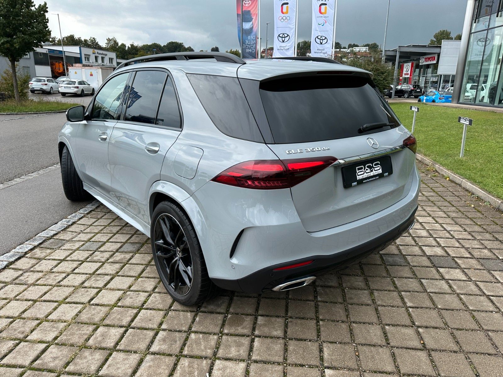 Fahrzeugabbildung Mercedes-Benz GLE 350 de 4Matic AMG DISTR,HUD,PANO,BURM,LUFT