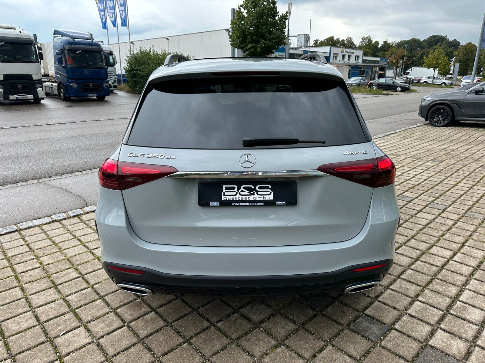 Fahrzeugabbildung Mercedes-Benz GLE 350 de 4Matic AMG DISTR,HUD,PANO,BURM,LUFT