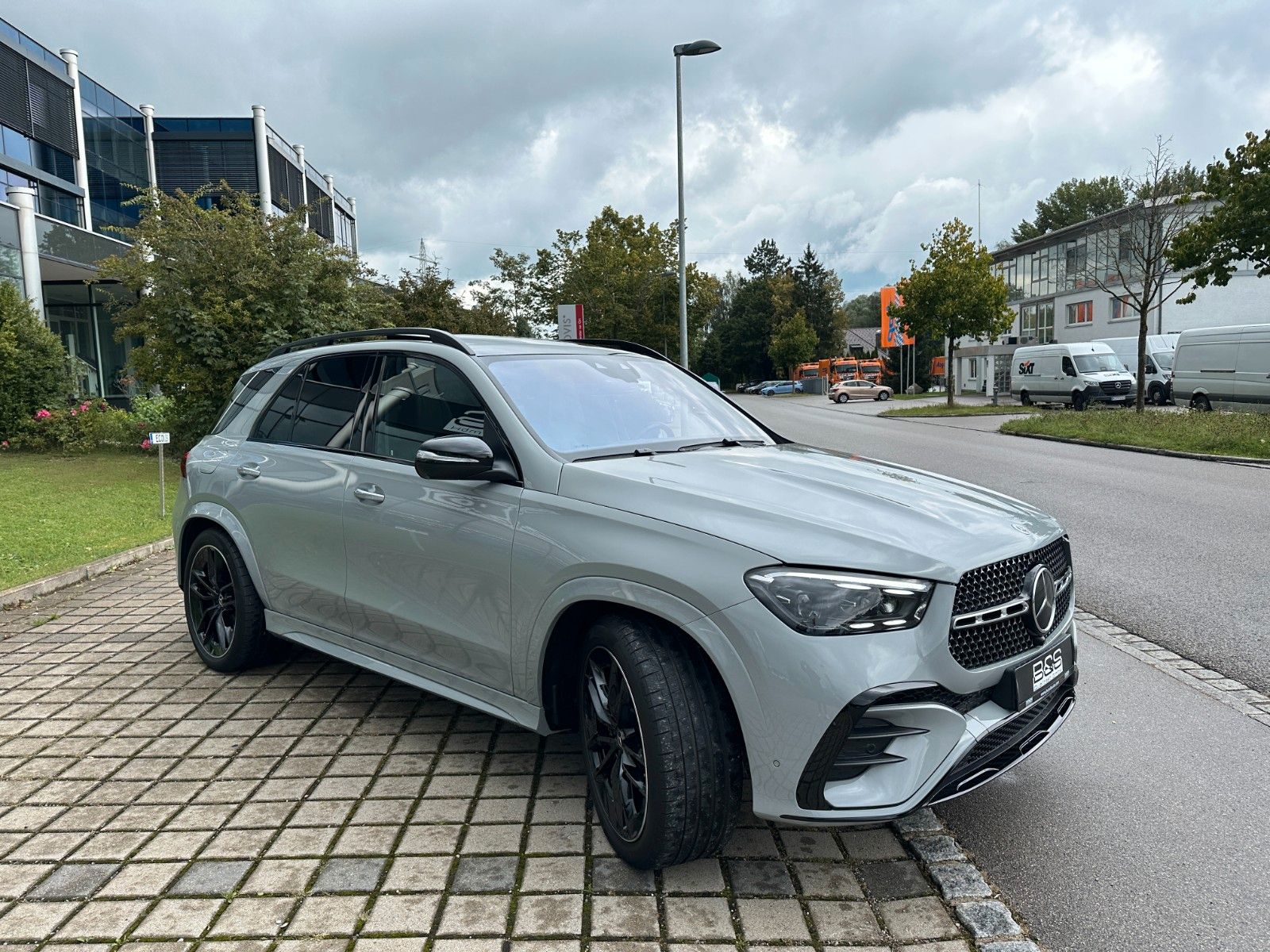 Fahrzeugabbildung Mercedes-Benz GLE 350 de 4Matic AMG DISTR,HUD,PANO,BURM,LUFT