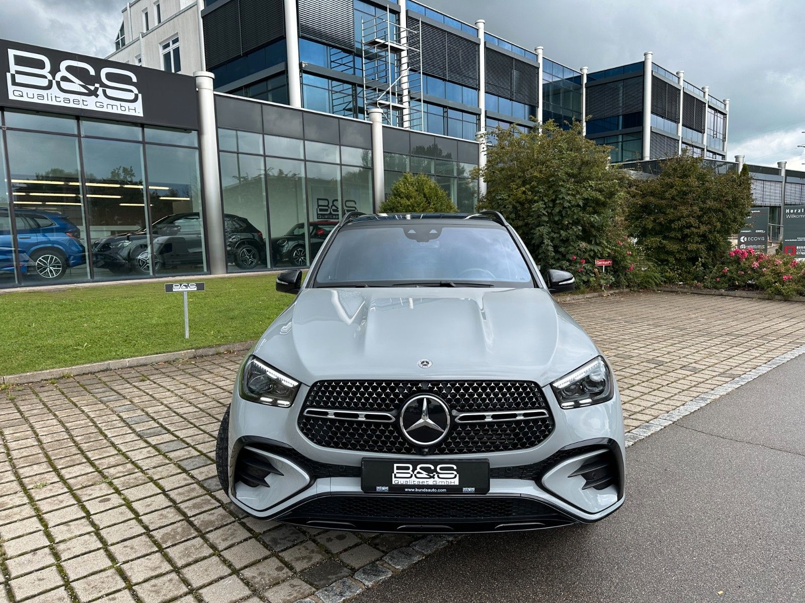 Fahrzeugabbildung Mercedes-Benz GLE 350 de 4Matic AMG DISTR,HUD,PANO,BURM,LUFT