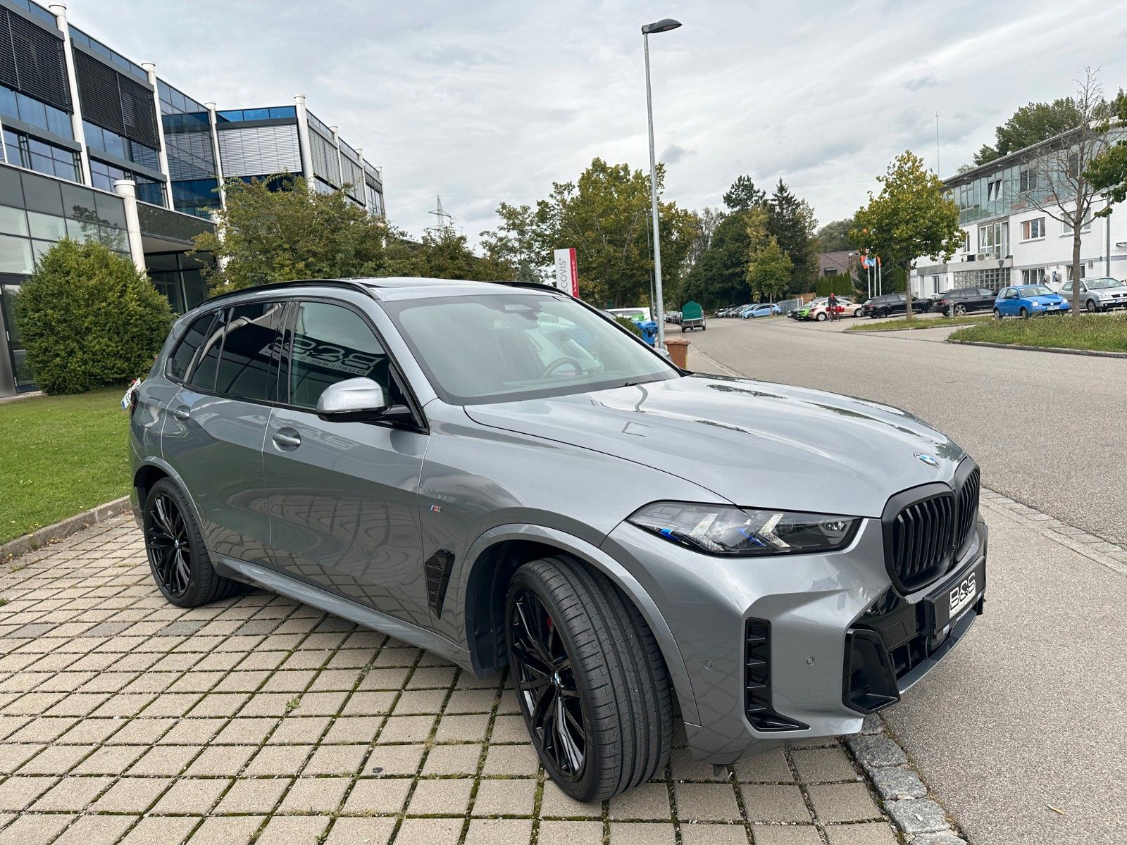 Fahrzeugabbildung BMW X5 30d xDrive MSport ACC,HUD,PANO,HARMAN,LUFT...