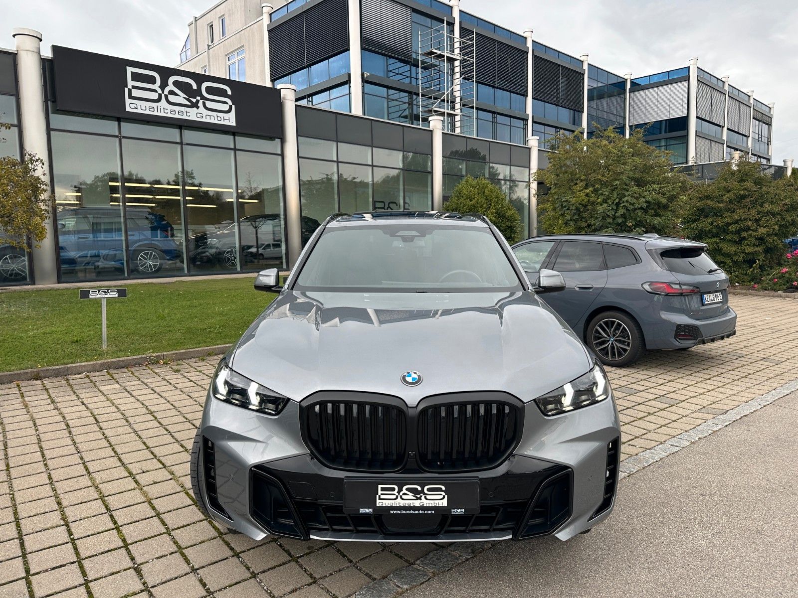 Fahrzeugabbildung BMW X5 30d xDrive MSport ACC,HUD,PANO,HARMAN,LUFT...