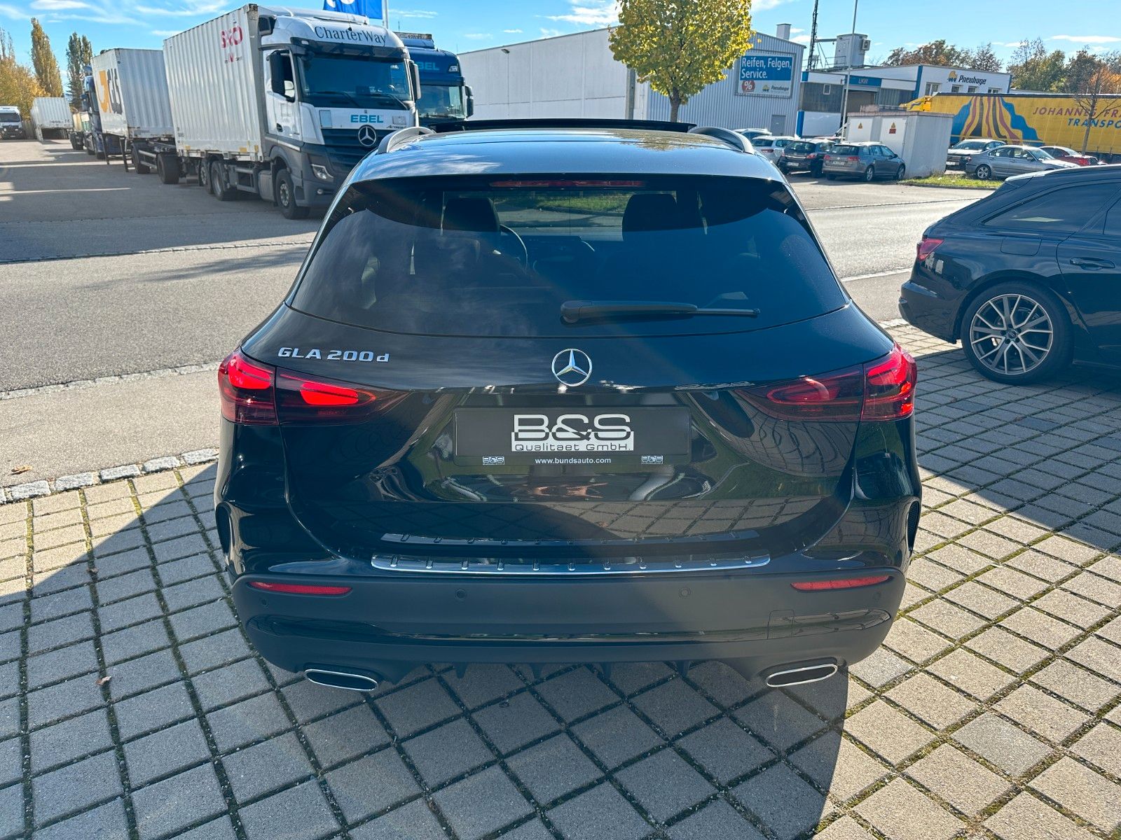 Fahrzeugabbildung Mercedes-Benz GLA 200d AMG Line Edition DISTR,PANO,LED,KAMERA