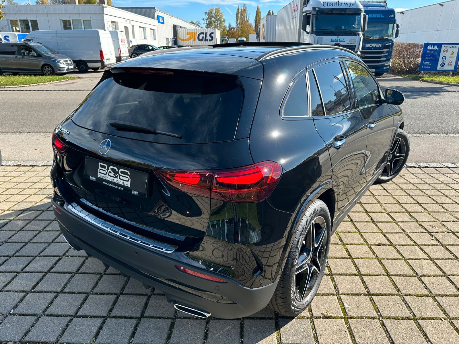 Fahrzeugabbildung Mercedes-Benz GLA 200d AMG Line Edition DISTR,PANO,LED,KAMERA