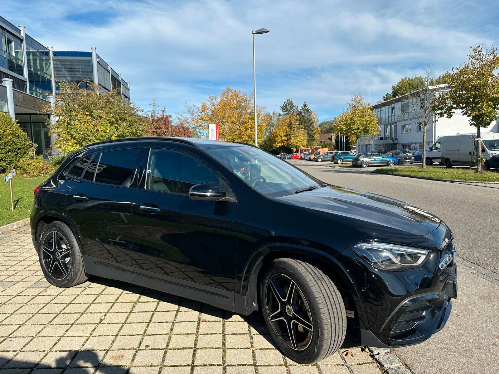 Fahrzeugabbildung Mercedes-Benz GLA 200d AMG Line Edition DISTR,PANO,LED,KAMERA