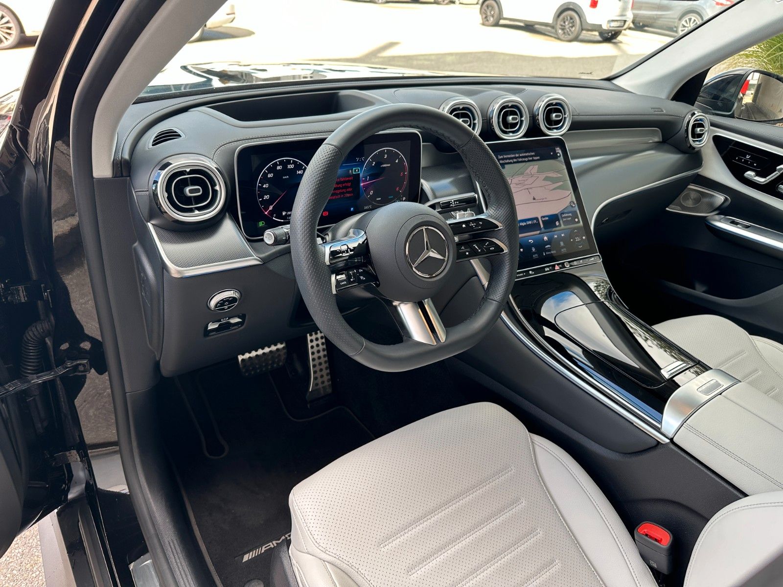 Fahrzeugabbildung Mercedes-Benz GLC 220d 4Matic AMG DISTR,HUD,PANO,BURM,AHK,360