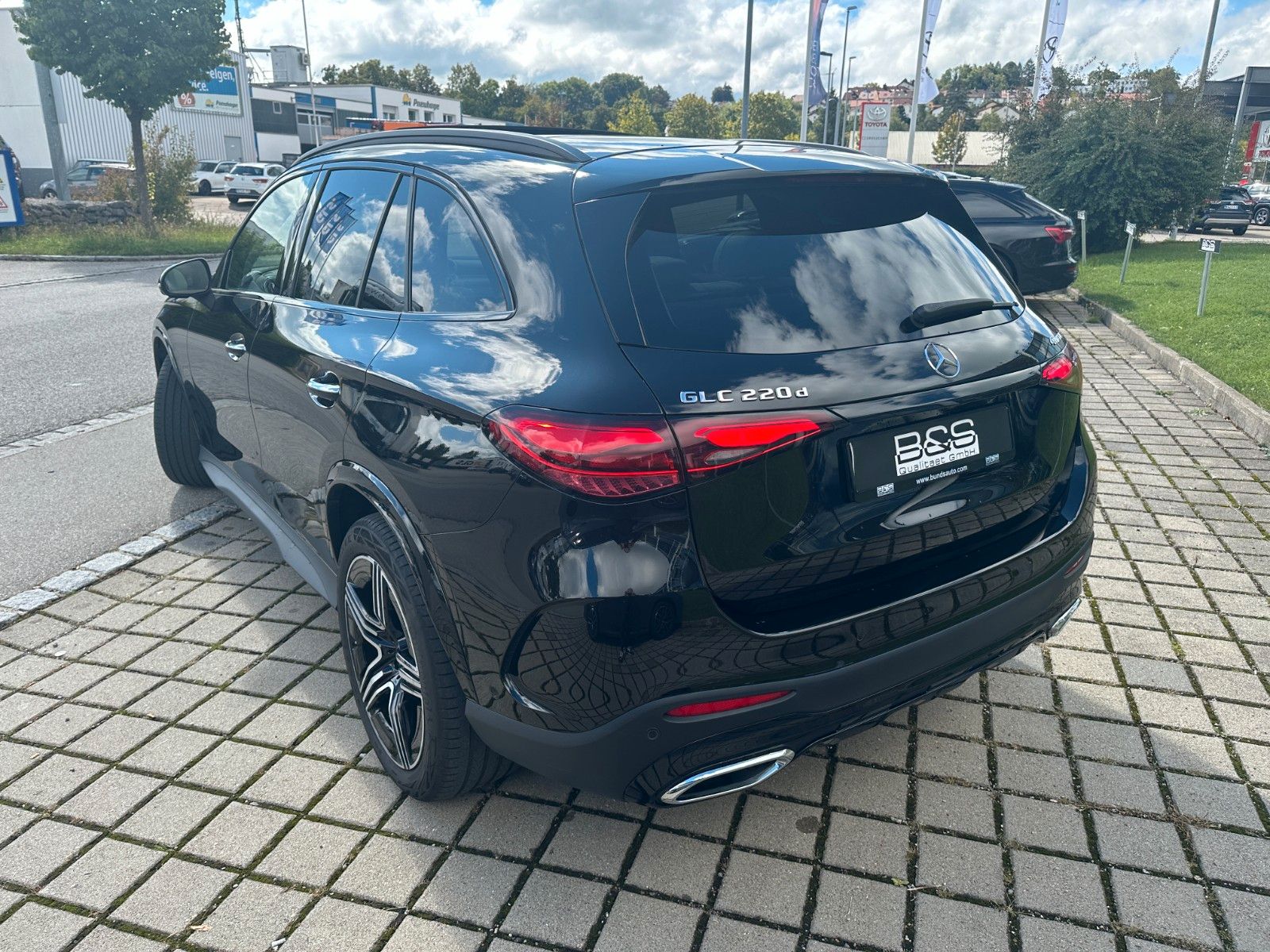 Fahrzeugabbildung Mercedes-Benz GLC 220d 4Matic AMG DISTR,HUD,PANO,BURM,AHK,360