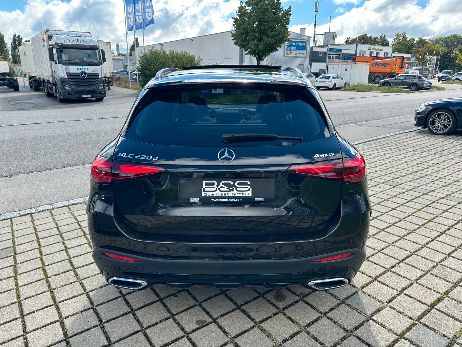 Fahrzeugabbildung Mercedes-Benz GLC 220d 4Matic AMG DISTR,HUD,PANO,BURM,AHK,360