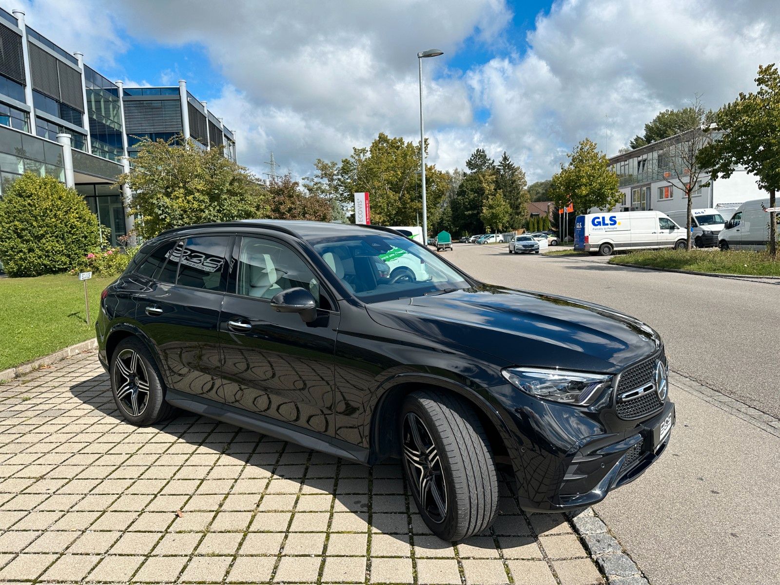 Fahrzeugabbildung Mercedes-Benz GLC 220d 4Matic AMG DISTR,HUD,PANO,BURM,AHK,360