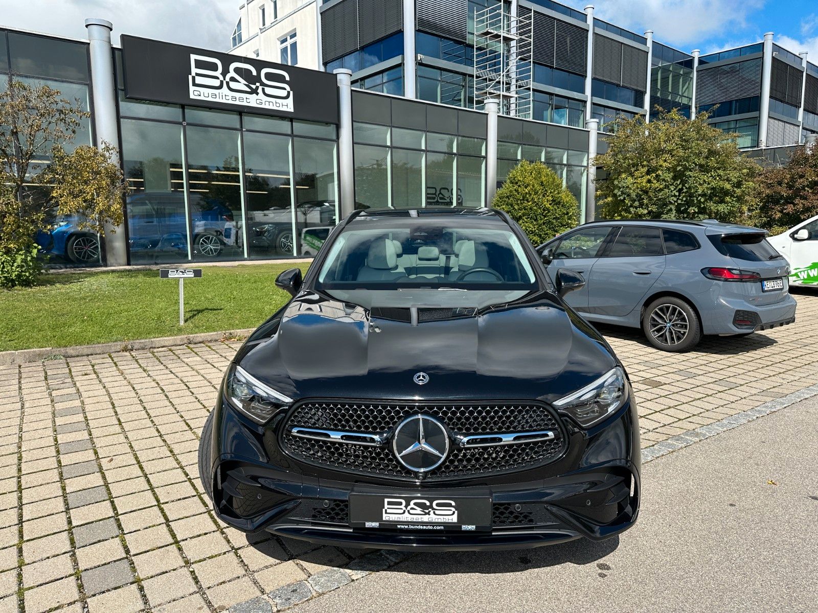 Fahrzeugabbildung Mercedes-Benz GLC 220d 4Matic AMG DISTR,HUD,PANO,BURM,AHK,360