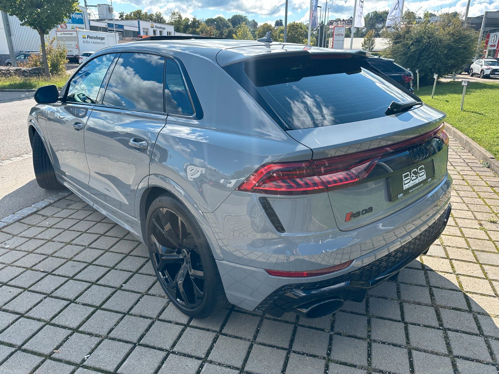 Fahrzeugabbildung Audi RSQ8 4.0 TFSI quattro ACC,HUD,PANO,B&O,SOFTCL...