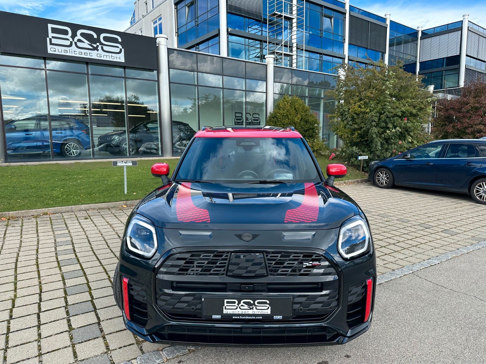 Fahrzeugabbildung MINI JCW Countryman XL ACC,HUD,PANO,HARMAN,AHK,360...