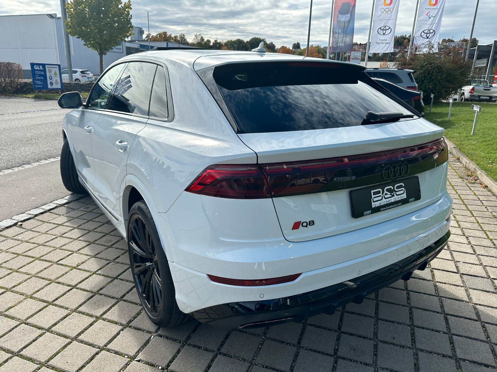 Fahrzeugabbildung Audi Q8 50 TDI quattro ACC,PANO,B&O,MATRIX,LUFT,23"..