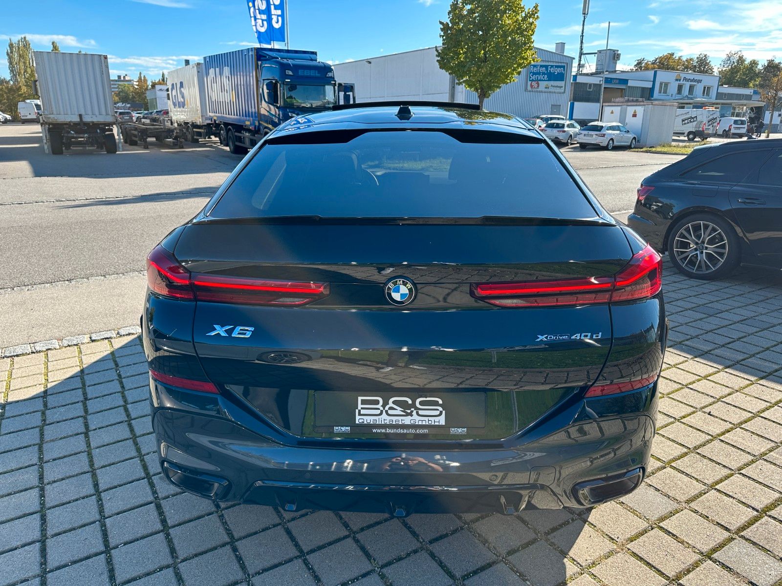 Fahrzeugabbildung BMW X6 40d xDrive MSport  ACC,HUD,PANO,HARMAN,LUFT