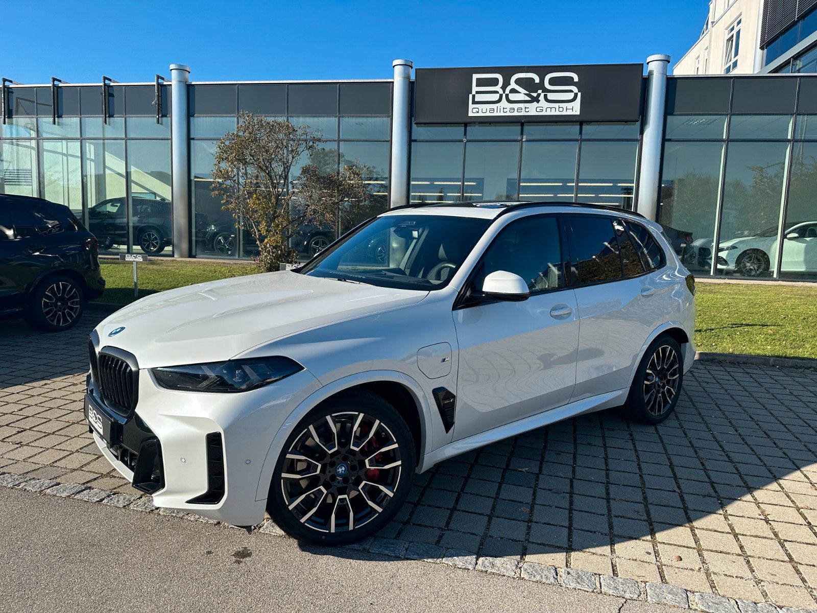 Fahrzeugabbildung BMW X5 50 e xDrive M Sport ACC,HUD,PANO,HARMAN,LUFT