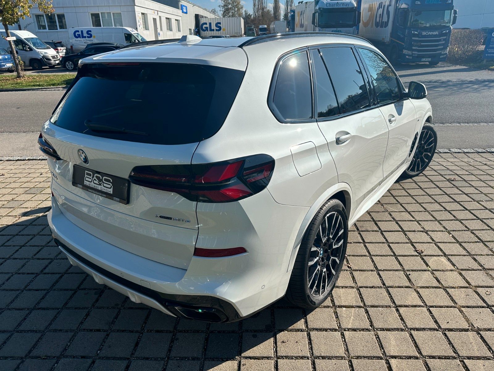 Fahrzeugabbildung BMW X5 50 e xDrive M Sport ACC,HUD,PANO,HARMAN,LUFT