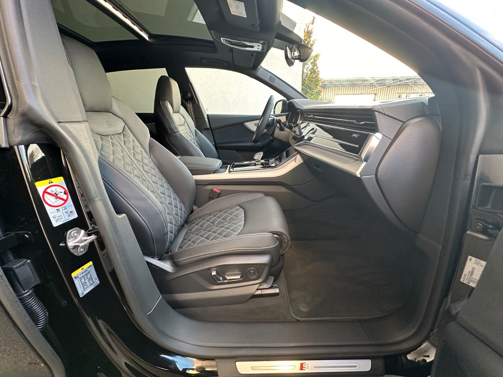 Fahrzeugabbildung Audi Q8 50 TDI quattro ACC,PANO,B&O,MATRIX,LUFT,23"