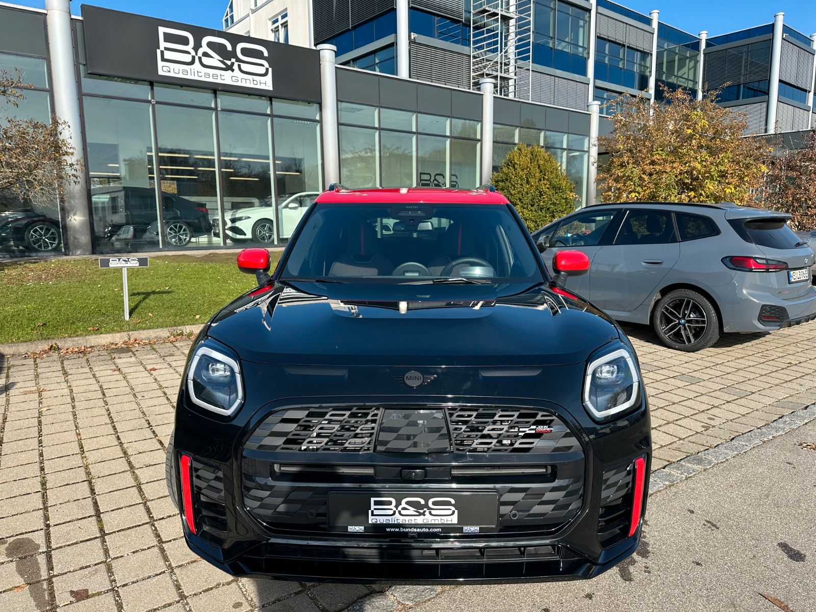 Fahrzeugabbildung MINI Countryman ALL4 JCW XL ACC,HUD,PANO,HARMAN,AHK..