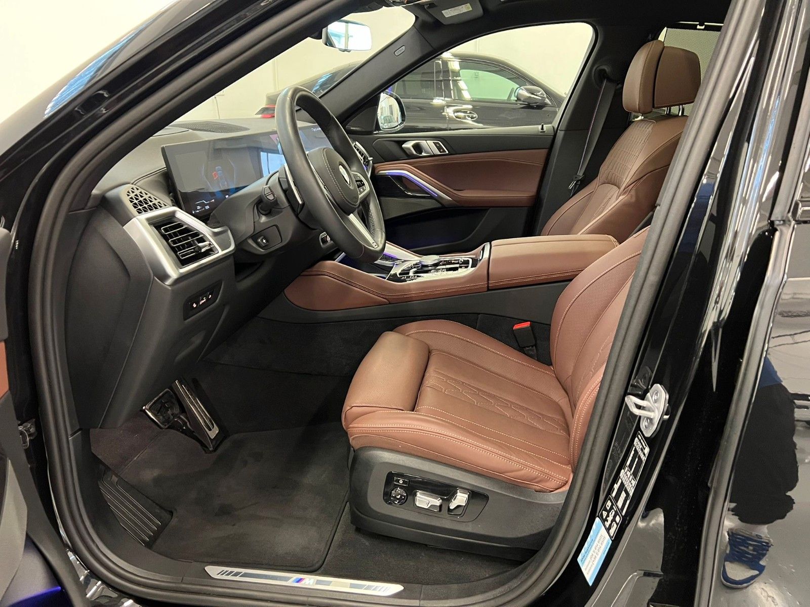 Fahrzeugabbildung BMW X6 40d xDrive MSport ACC,HUD,PANO,HARMAN,LUFT...