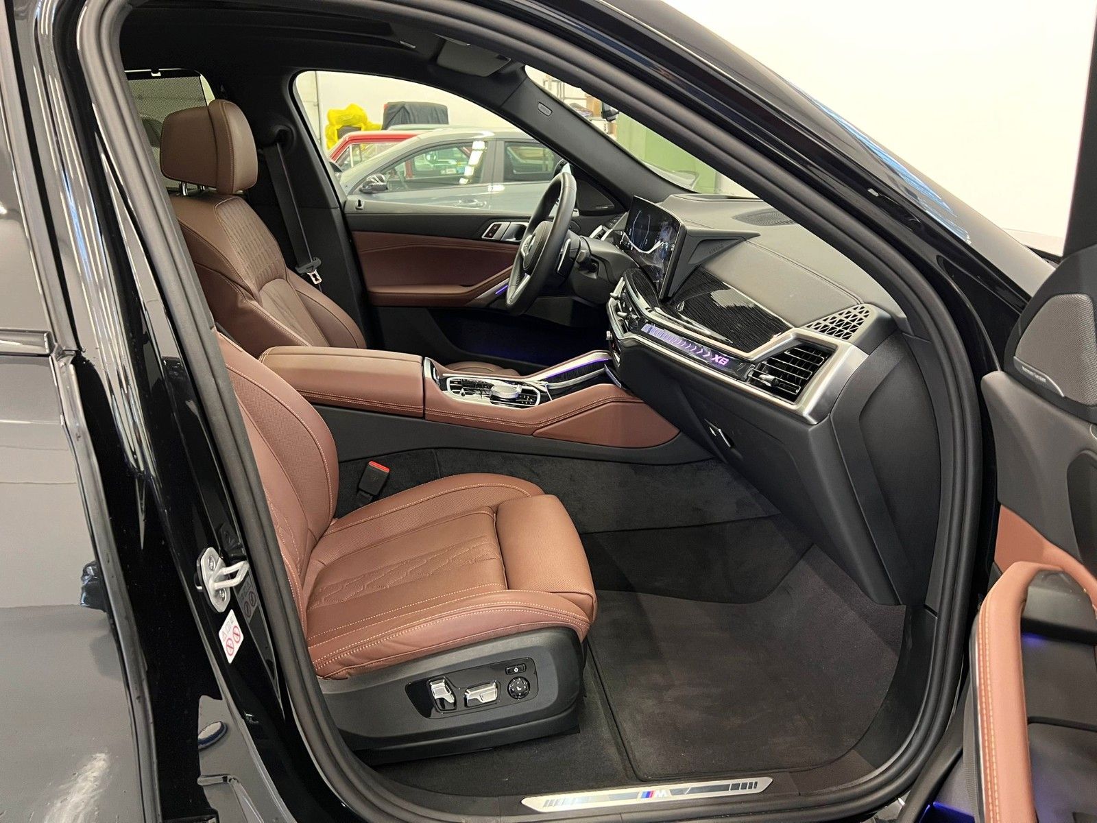 Fahrzeugabbildung BMW X6 40d xDrive MSport ACC,HUD,PANO,HARMAN,LUFT...