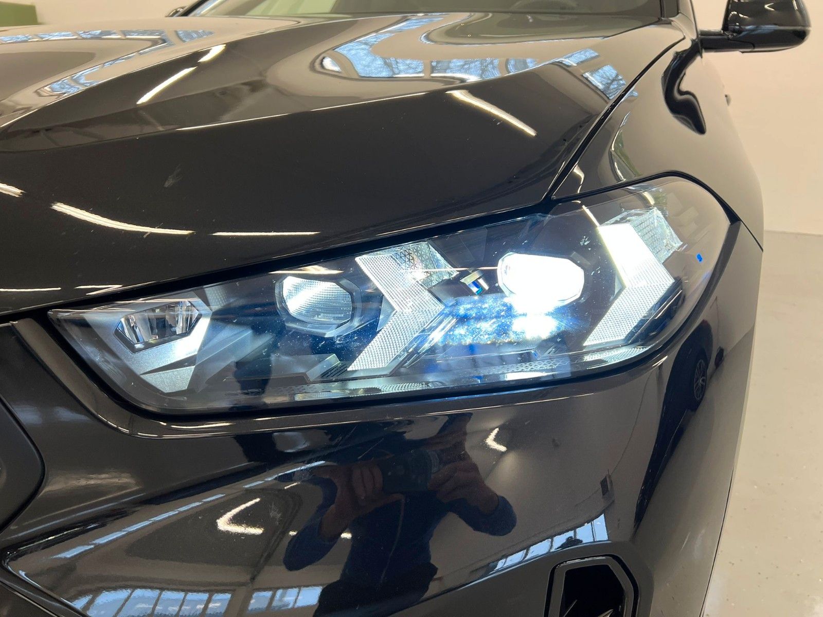 Fahrzeugabbildung BMW X6 40d xDrive MSport ACC,HUD,PANO,HARMAN,LUFT...