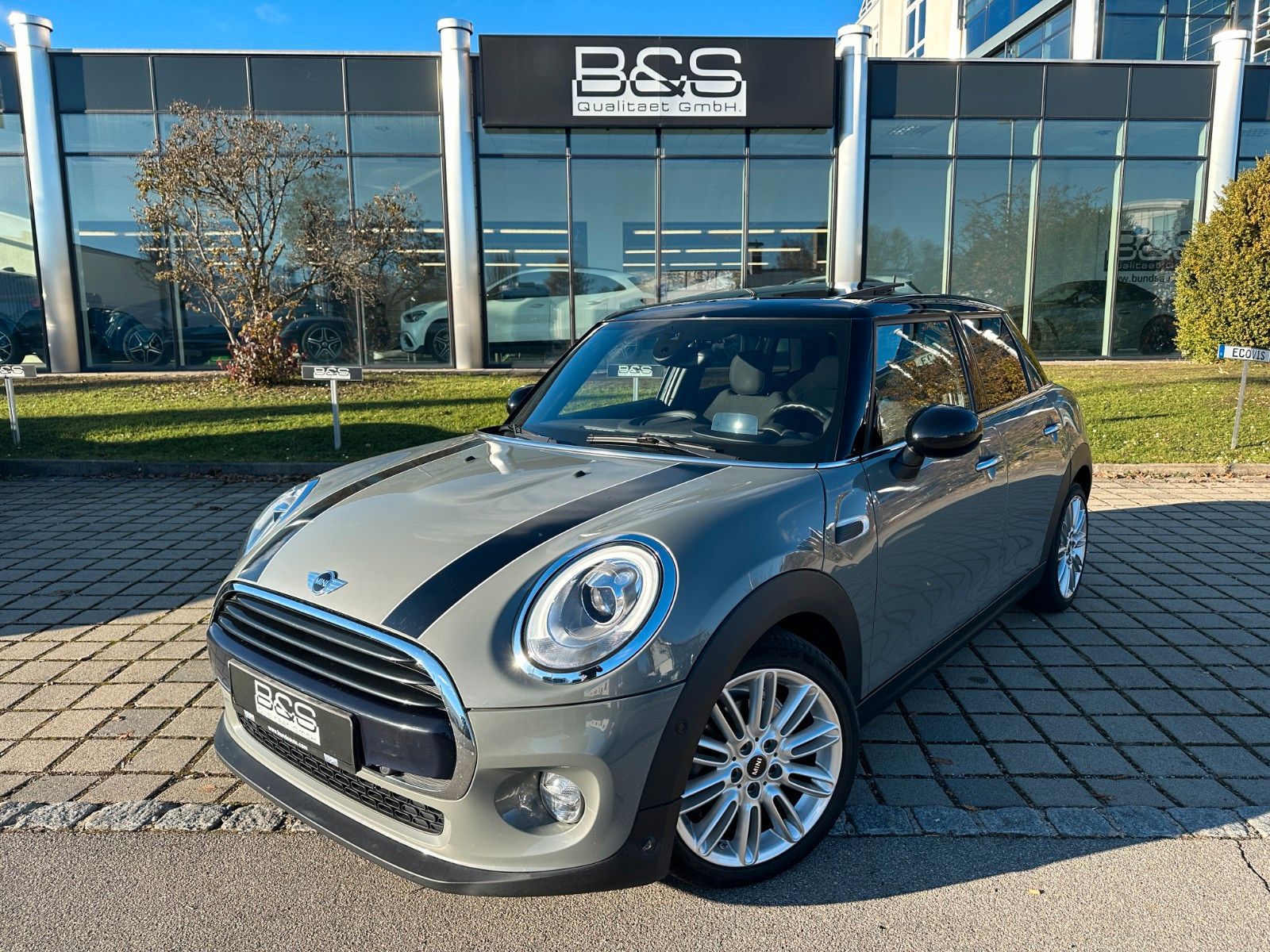 Fahrzeugabbildung MINI Mini 5-trg. Cooper Chili ACC,HUD,HARMAN,PANO,Usw