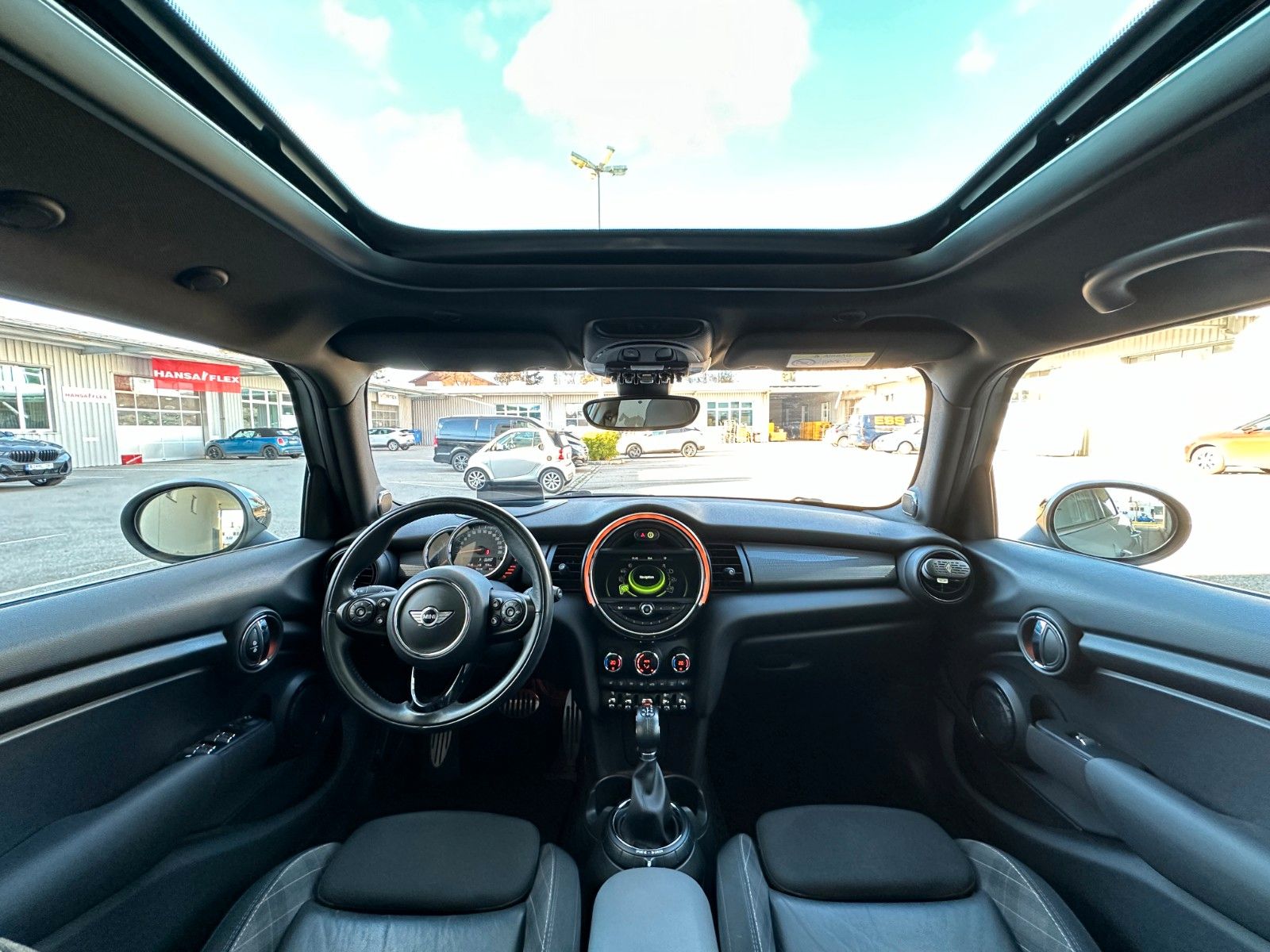 Fahrzeugabbildung MINI Mini 5-trg. Cooper Chili ACC,HUD,HARMAN,PANO,Usw