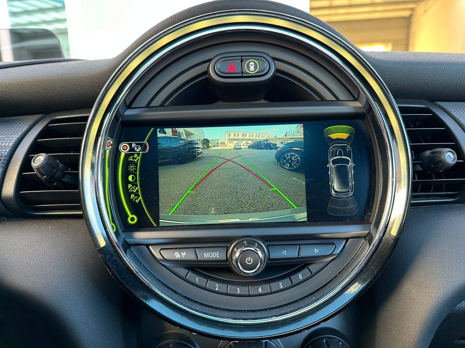 Fahrzeugabbildung MINI Mini 5-trg. Cooper Chili ACC,HUD,HARMAN,PANO,Usw