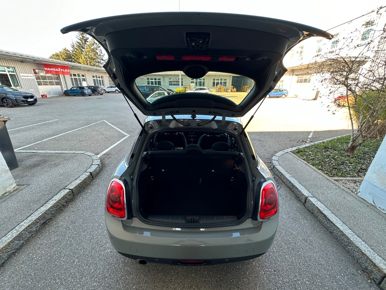 Fahrzeugabbildung MINI Mini 5-trg. Cooper Chili ACC,HUD,HARMAN,PANO,Usw