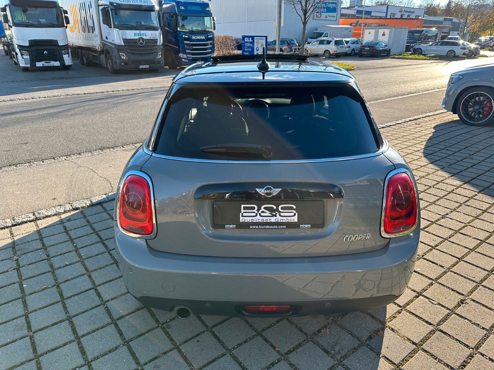 Fahrzeugabbildung MINI Mini 5-trg. Cooper Chili ACC,HUD,HARMAN,PANO,Usw