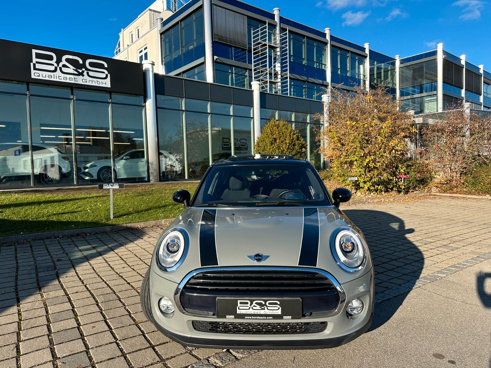 Fahrzeugabbildung MINI Mini 5-trg. Cooper Chili ACC,HUD,HARMAN,PANO,Usw