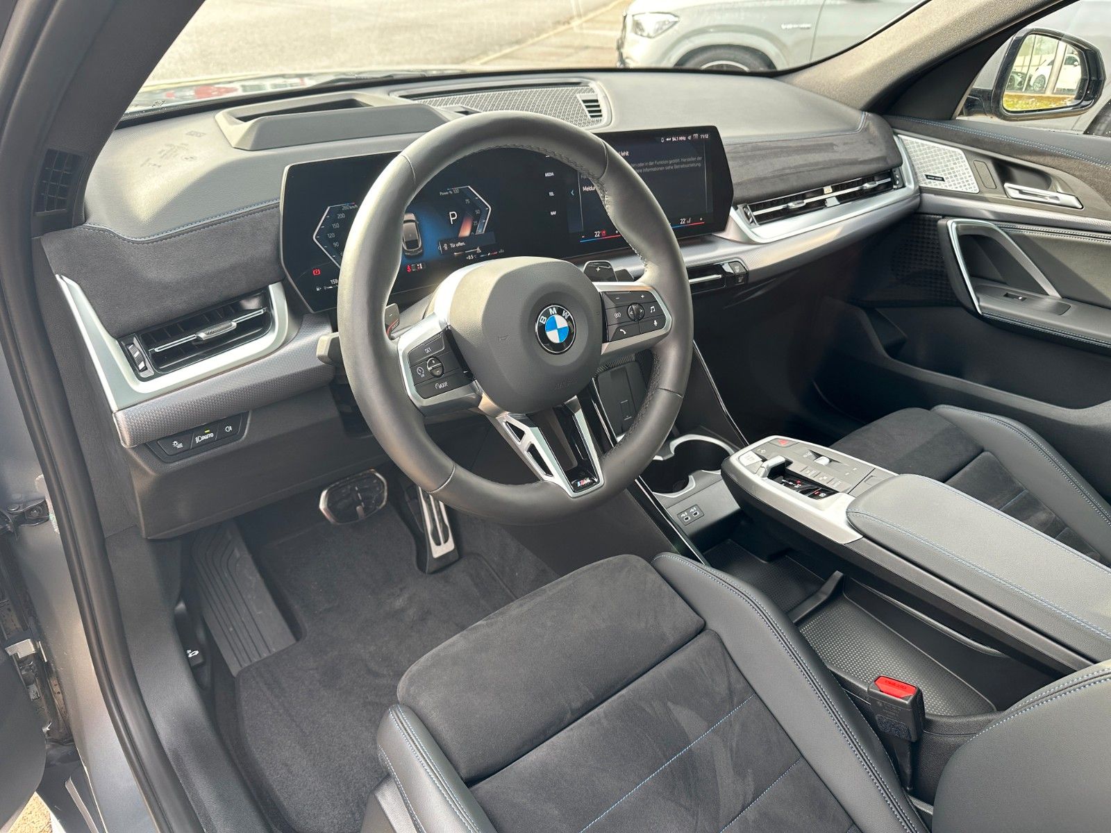 Fahrzeugabbildung BMW X2 20i sDrive MSport ACC,HUD,PANO,HARMAN,360...