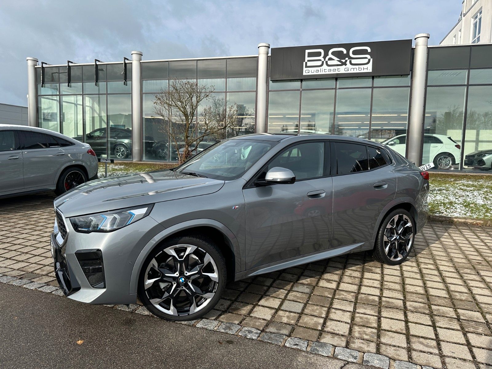 Fahrzeugabbildung BMW X2 20i sDrive MSport ACC,HUD,PANO,HARMAN,360...