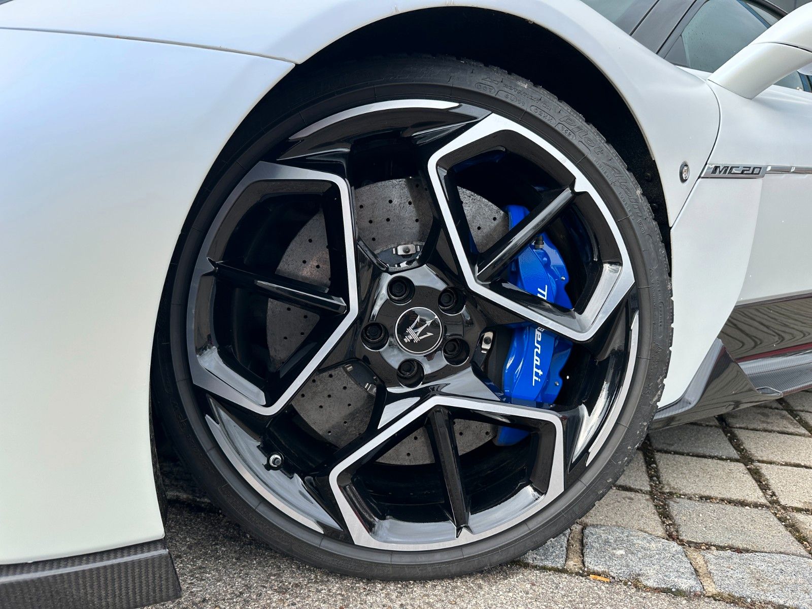 Fahrzeugabbildung Maserati MC20 3.0 V6 DCT KERAMIK,LUFT,CARBON,KAMERA,20"