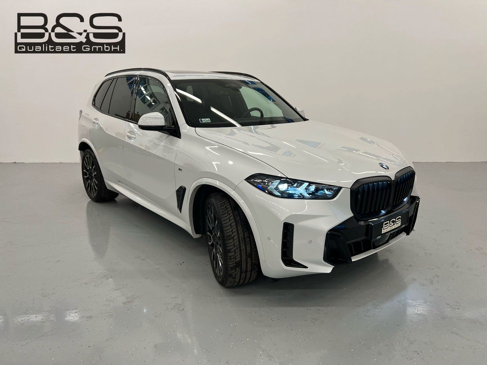 Fahrzeugabbildung BMW X5 30d xDrive MSport ACC,HUD,PANO,HARMAN,LUFT,..