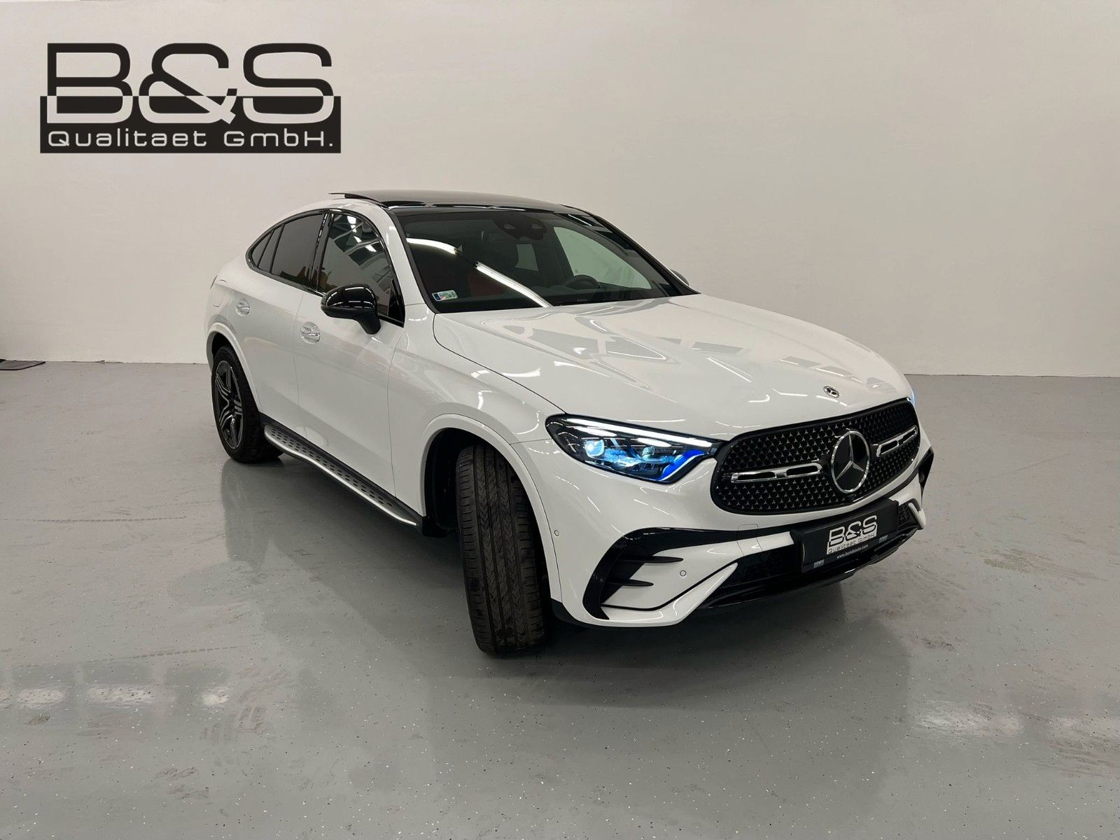 Fahrzeugabbildung Mercedes-Benz GLC 300d 4Matic AMG DISTR,HUD,PANO,BURM,AHK,360