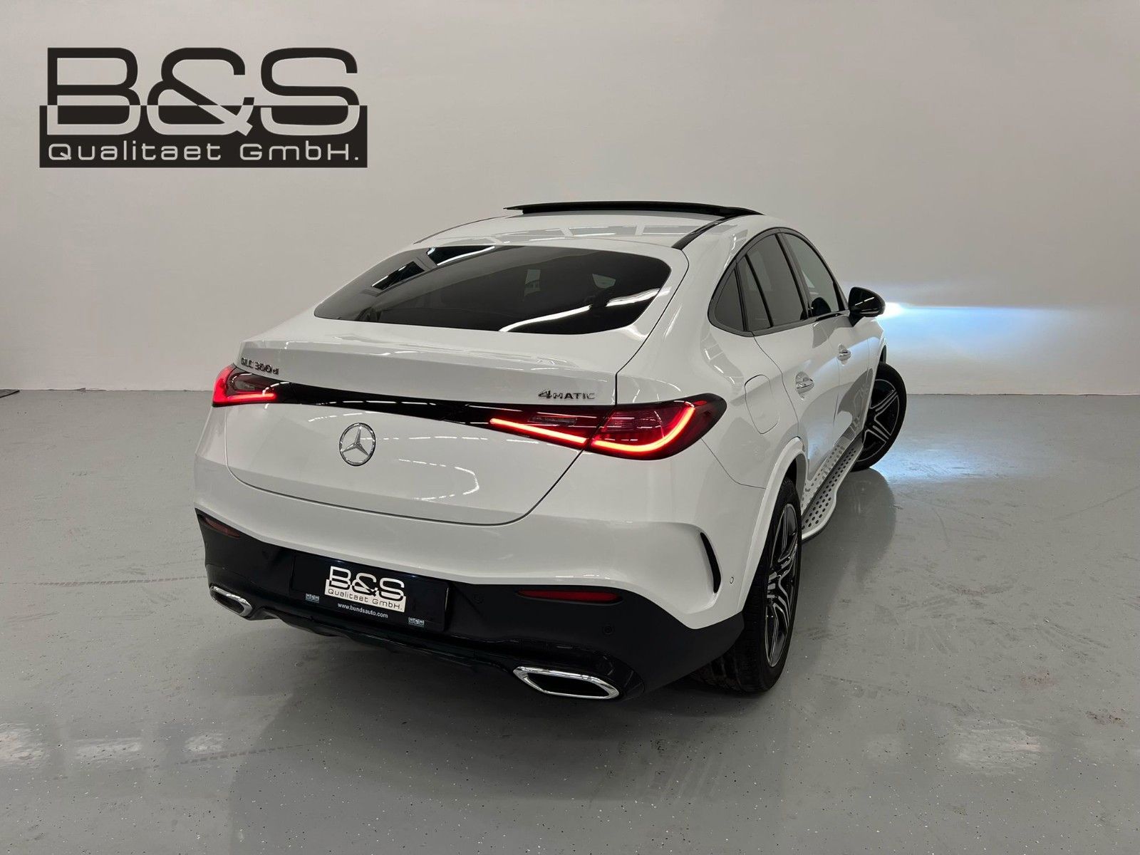 Fahrzeugabbildung Mercedes-Benz GLC 300d 4Matic AMG DISTR,HUD,PANO,BURM,AHK,360