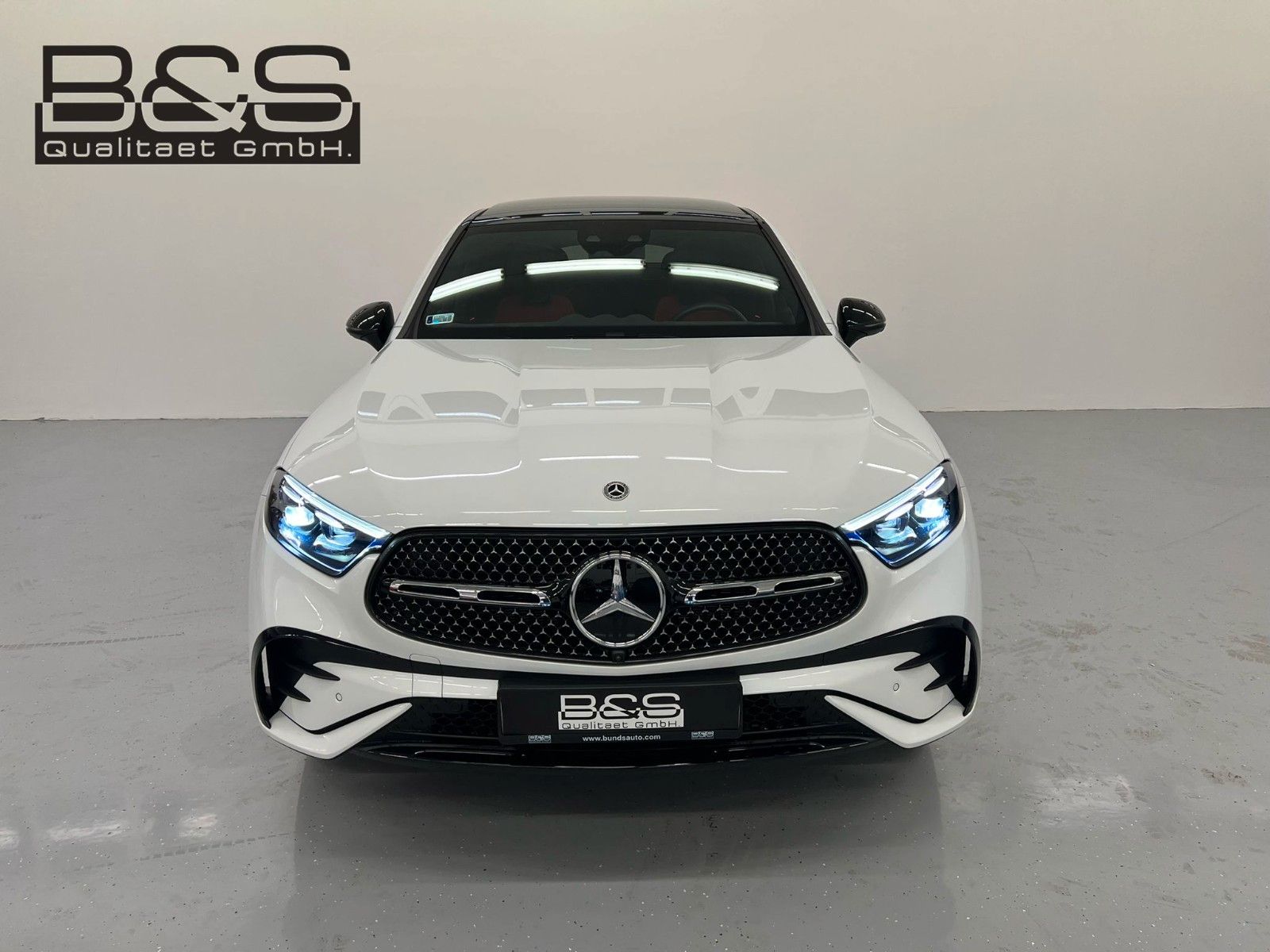 Fahrzeugabbildung Mercedes-Benz GLC 300d 4Matic AMG DISTR,HUD,PANO,BURM,AHK,360