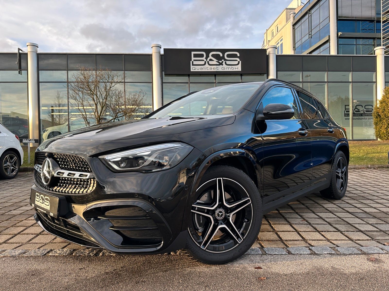 Mercedes-Benz GLA 200 AMG Line Edition DISTR,LED,KAMERA,19"