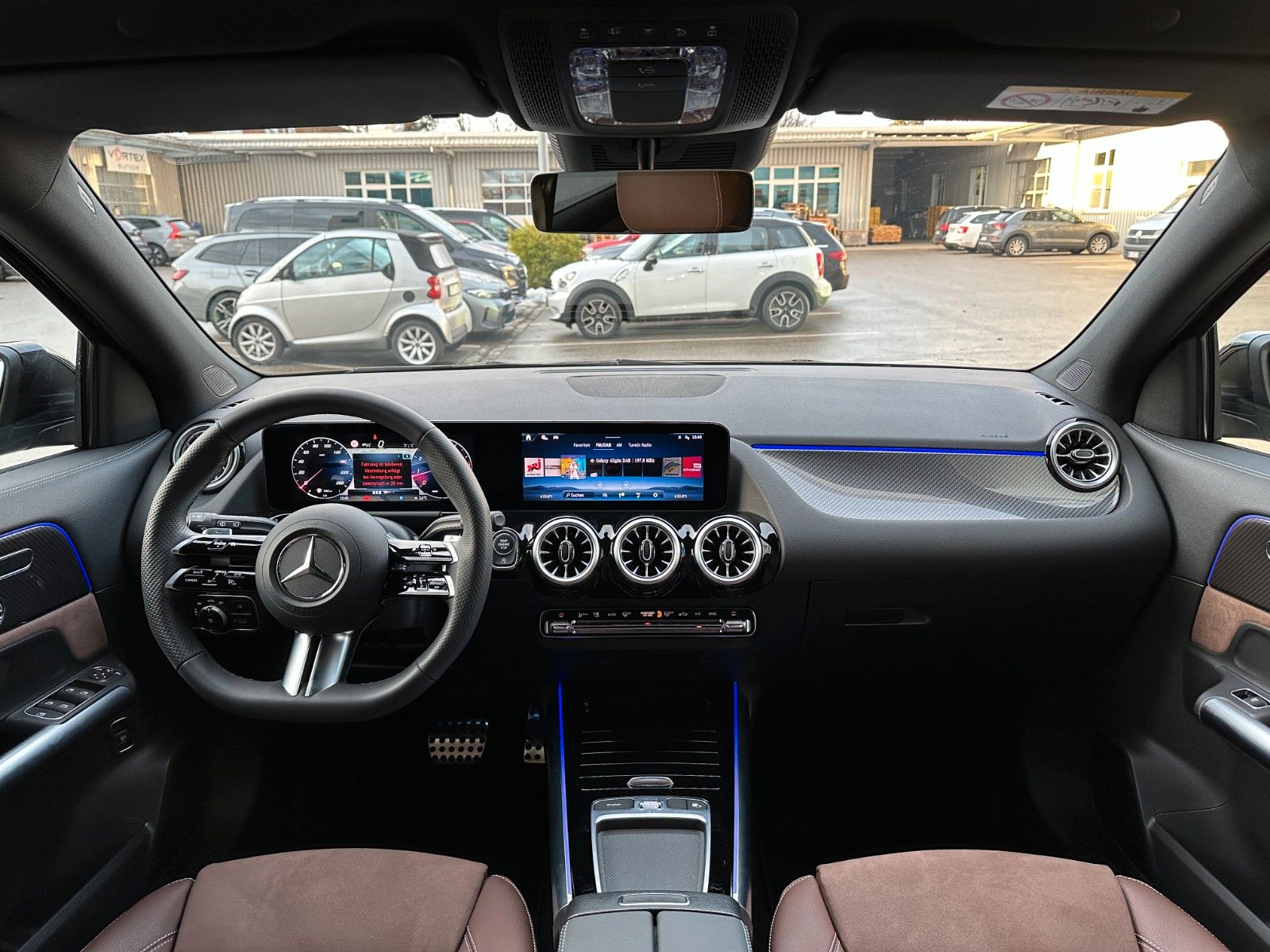 Fahrzeugabbildung Mercedes-Benz GLA 200 AMG Line Edition DISTR,LED,KAMERA,19"