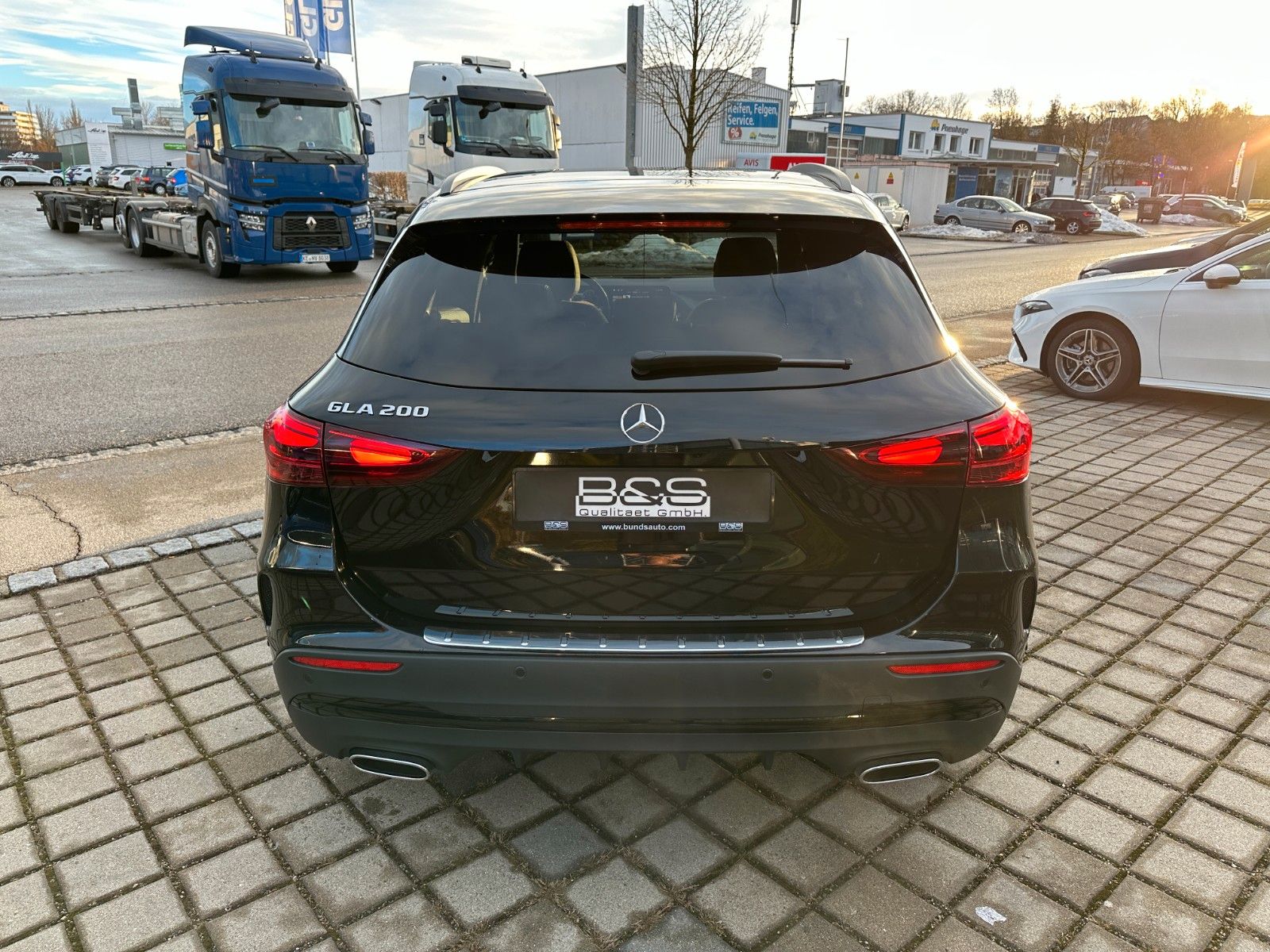 Fahrzeugabbildung Mercedes-Benz GLA 200 AMG Line Edition DISTR,LED,KAMERA,19"