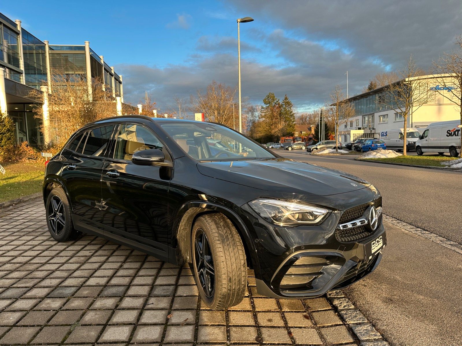 Fahrzeugabbildung Mercedes-Benz GLA 200 AMG Line Edition DISTR,LED,KAMERA,19"