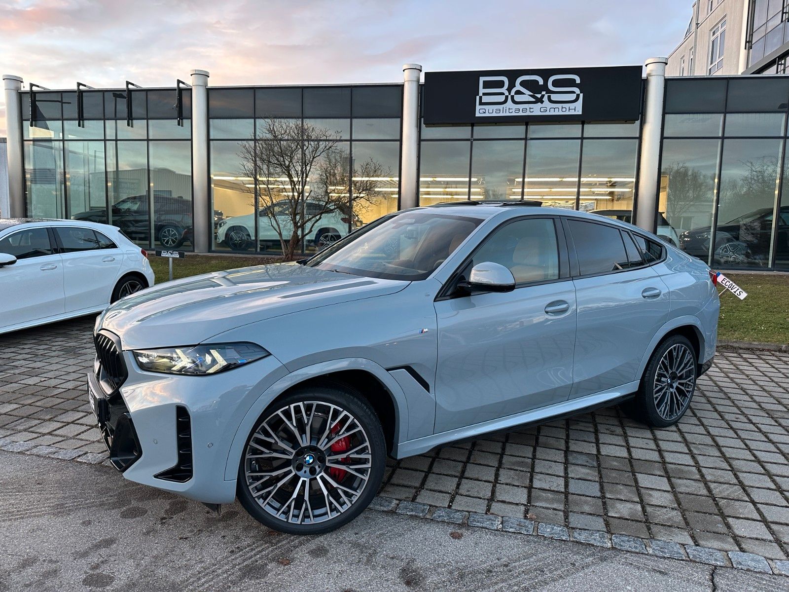 Fahrzeugabbildung BMW X6 30d xDrive MSport ACC,HUD,PANO,HARMAN,AHK,360