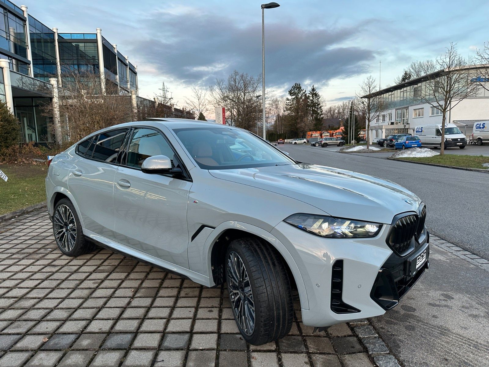 Fahrzeugabbildung BMW X6 30d xDrive MSport ACC,HUD,PANO,HARMAN,AHK,360