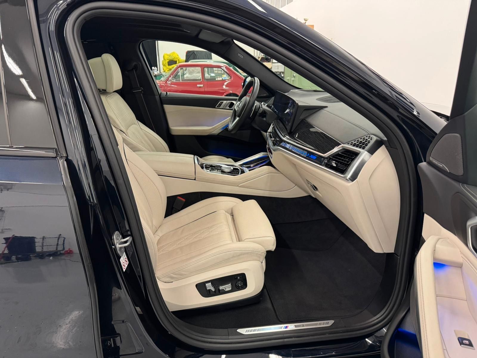 Fahrzeugabbildung BMW X6 30d xDrive MSport ACC,HUD,PANO,HARMAN,LUFT